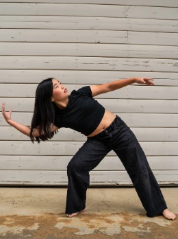 Serendipity dancer stretching into a side lunge